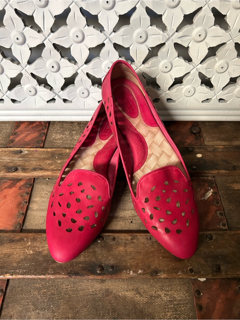 Born Dark Pink Leather Laser Cut Pointed Toe Flats Women’s Size 8/39